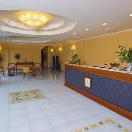 Albani ホテル 4*
