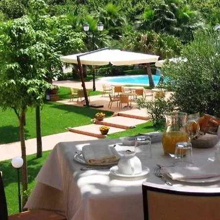 Hotel Albani 4*