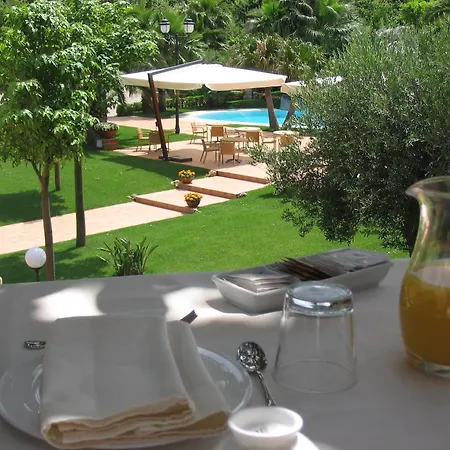 Hotel Albani 4*